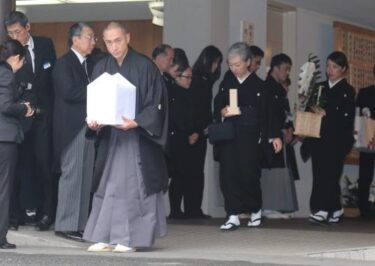 市川團十郎の葬儀に海老蔵元カノも出席していた！その時麻央は…