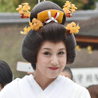 【結婚式】京都にて藤原紀香の白無垢姿に「違うでしょ」の声が…